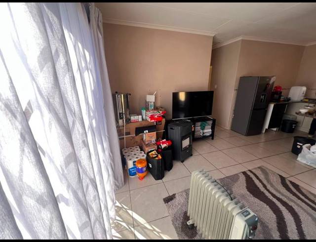 2 BEDROOM PROPERTY TO RENT IN GREENHILLS